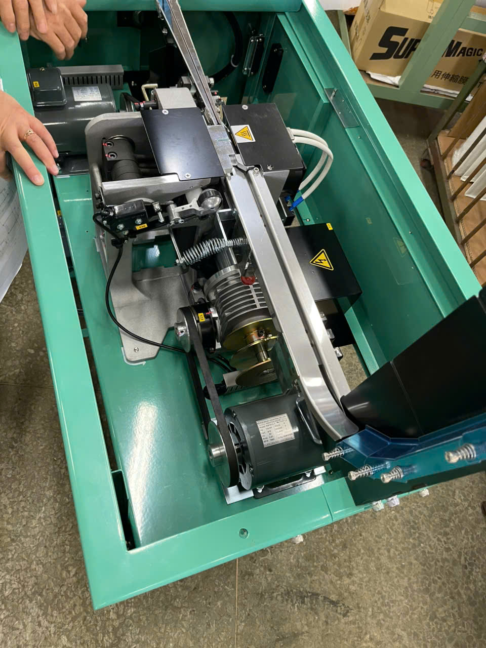 máy đóng đai thùng tại TPHCM