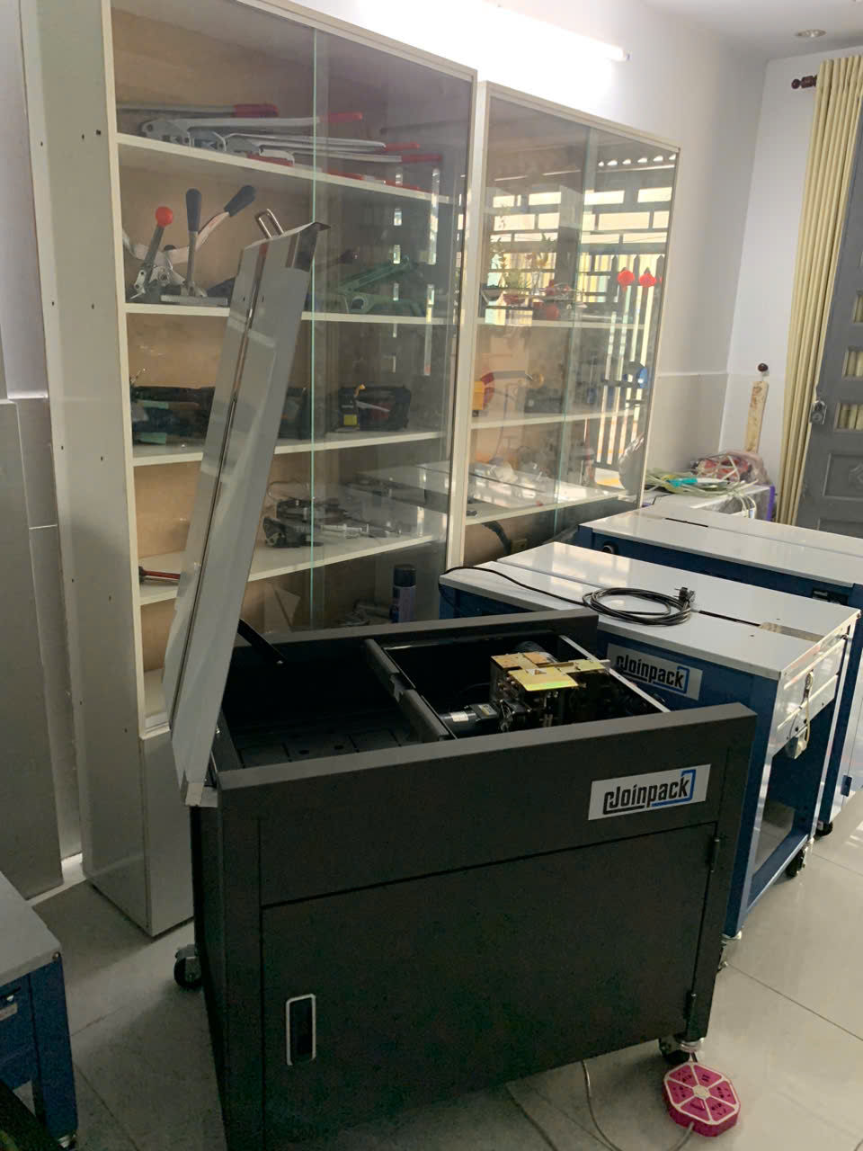 Máy đóng đai thùng bán tự động S-656