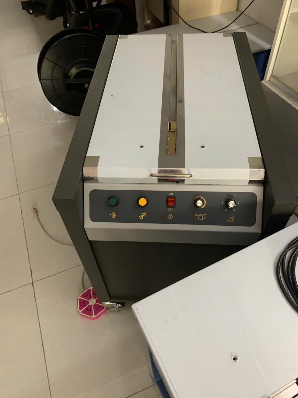 Máy đóng đai thùng bán tự động S-656