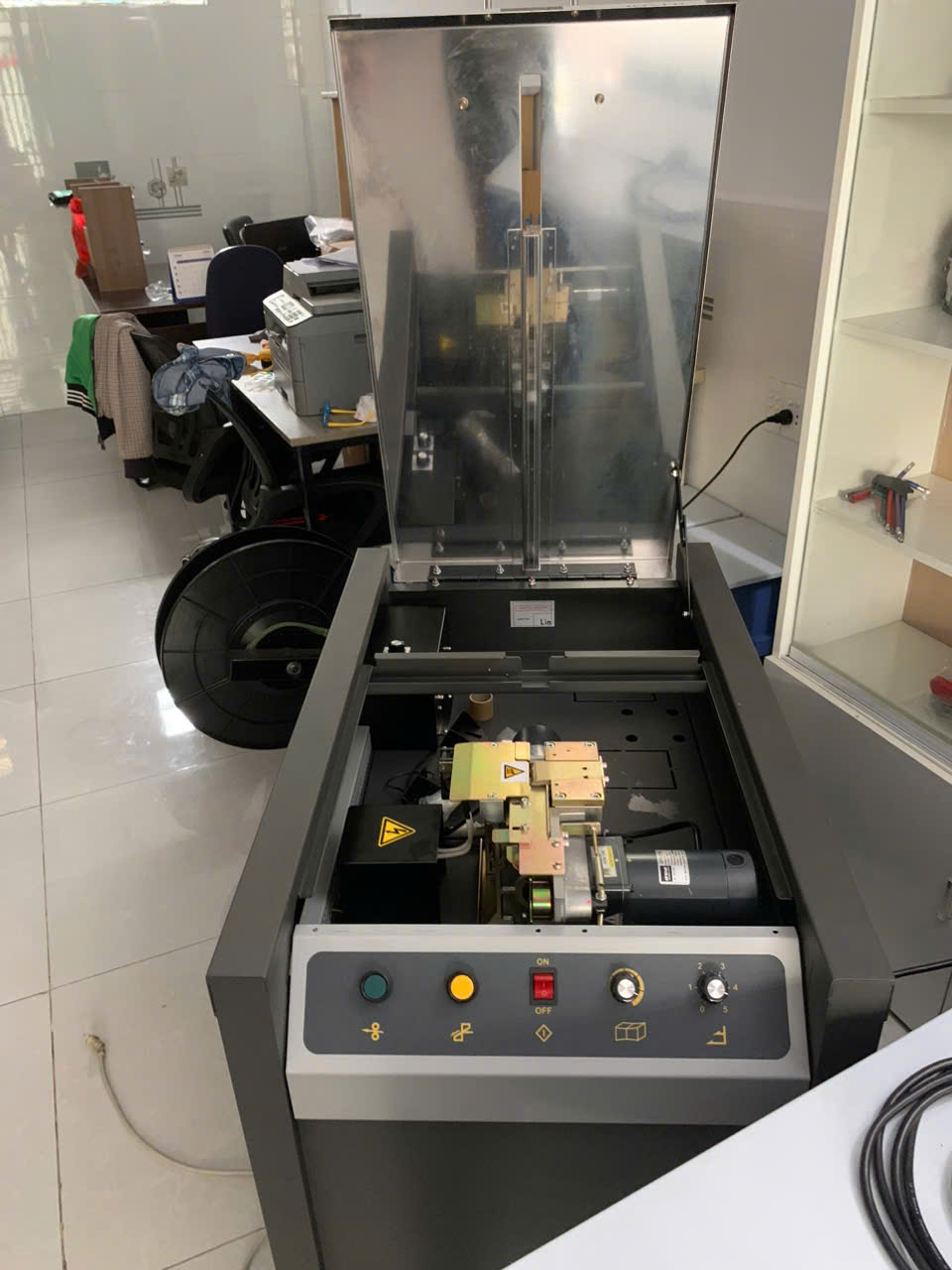 Máy đóng đai bán tự động