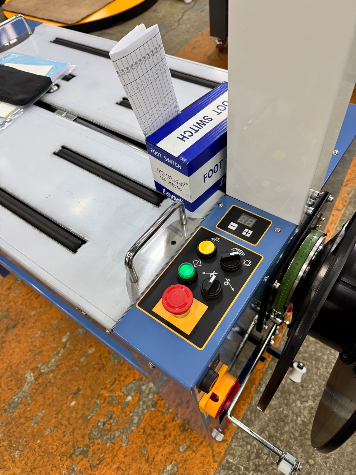 Giá máy đóng đai tự động