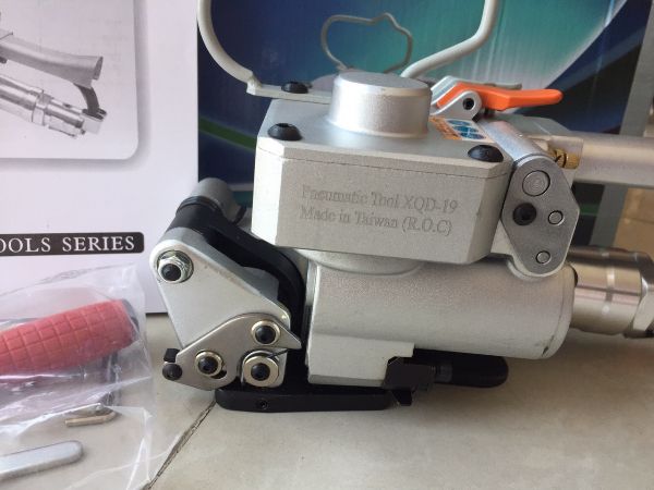 Máy đóng đai nhựa dùng khí nén