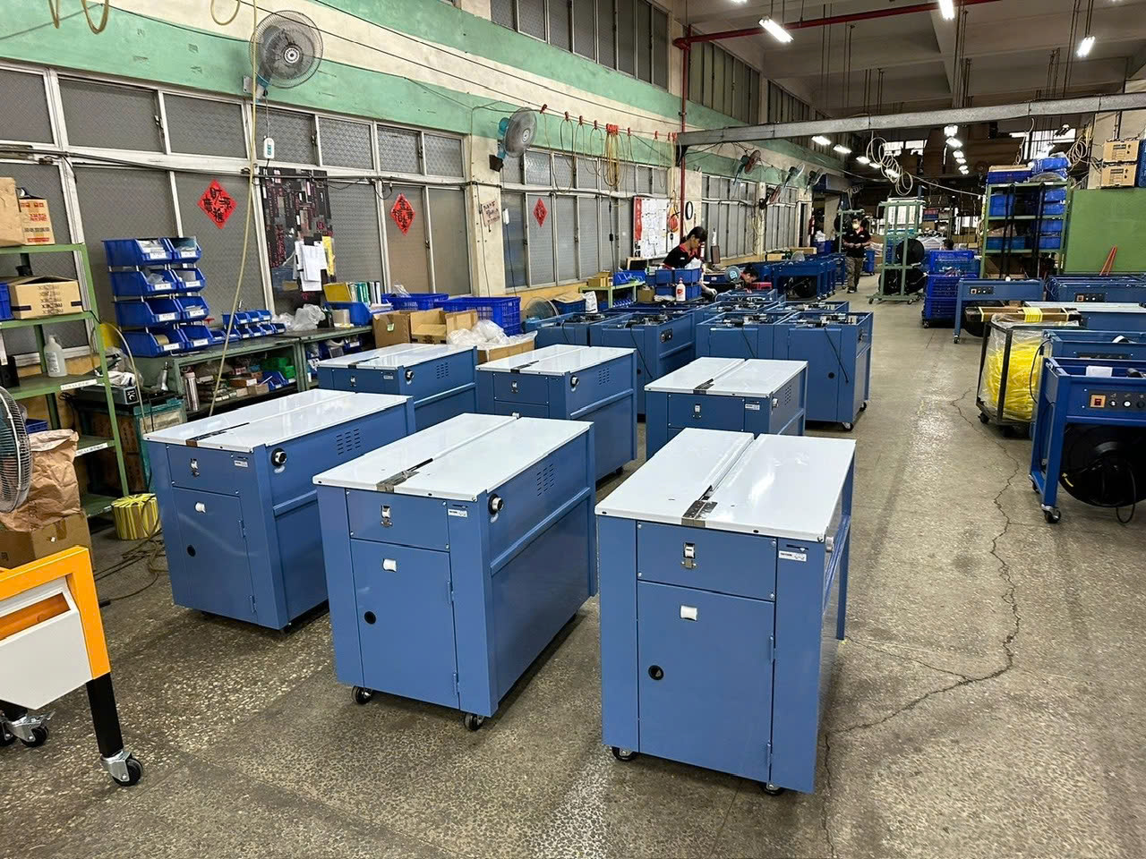 Máy quấn dây đai thùng carton