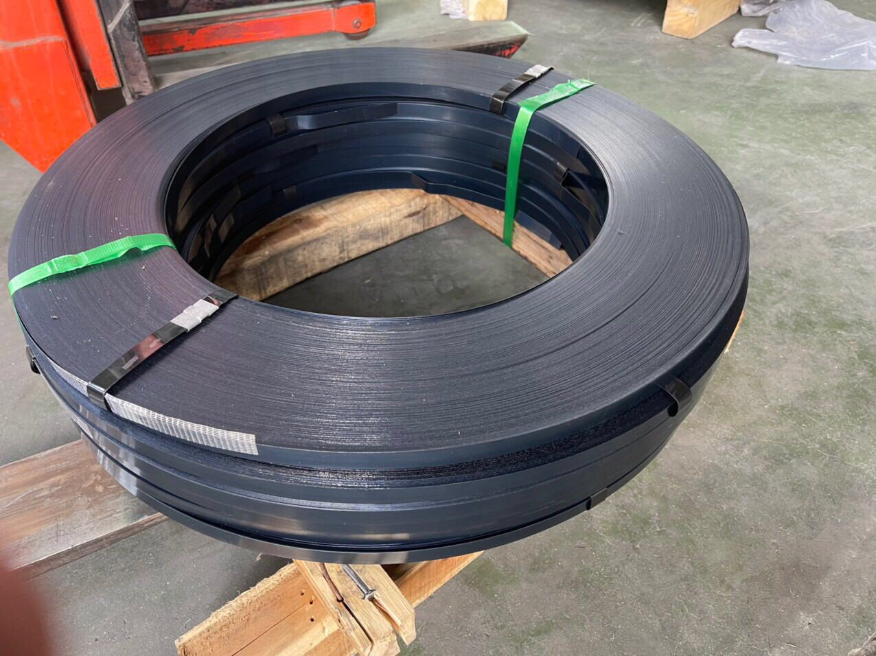 Dây đai thép xanh chống gỉ dùng ngoài trời