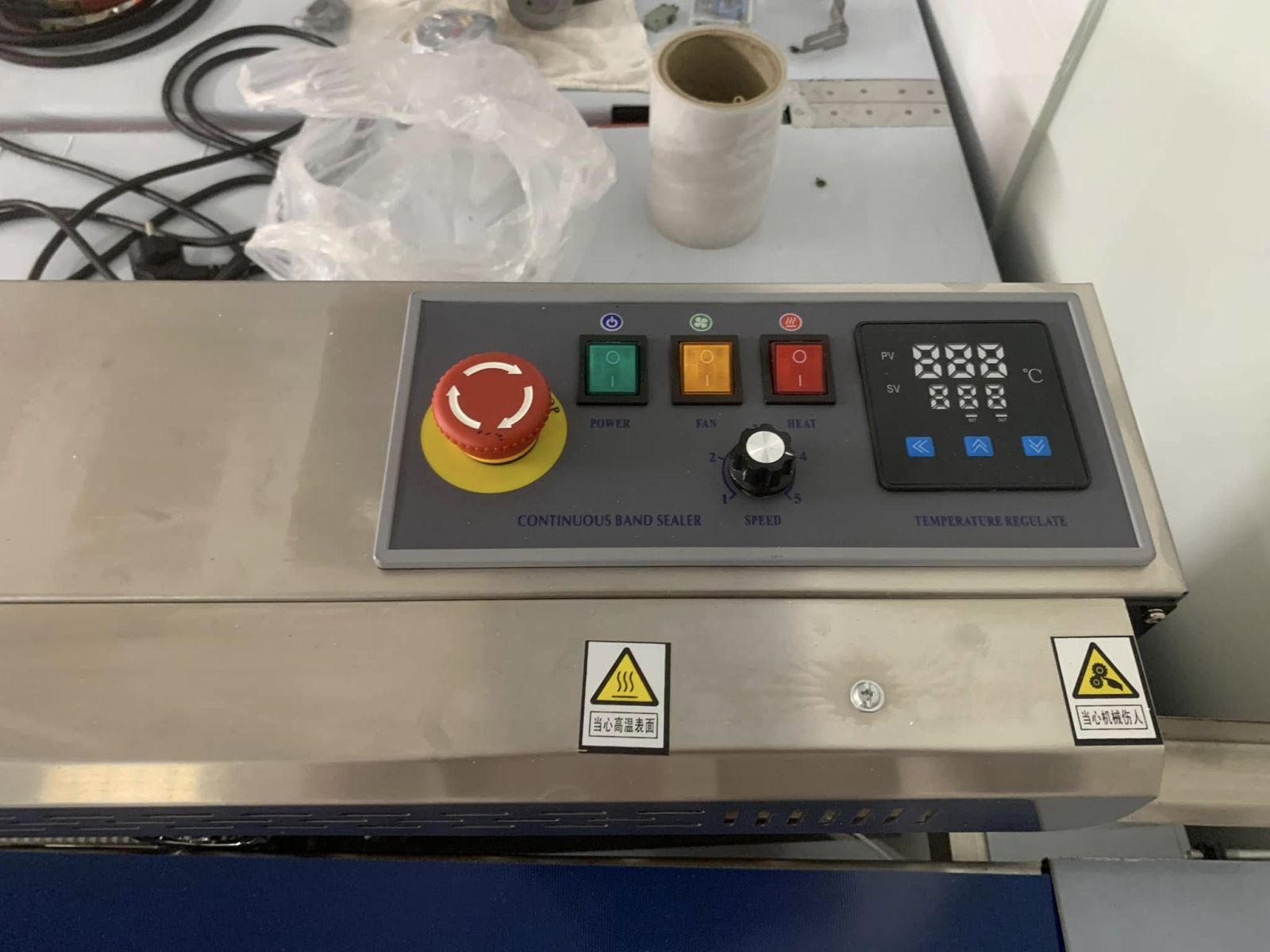 máy hàn miệng túi liên tục hút chân không