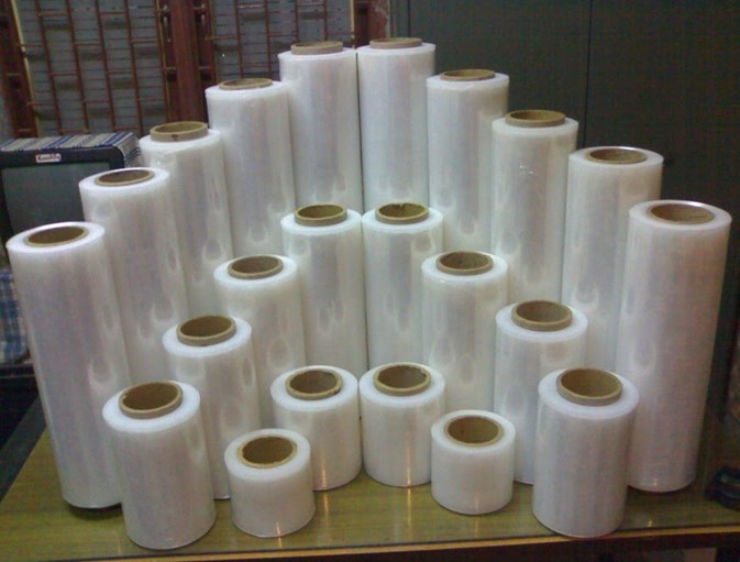 Sự khác biệt giữa màng PE quấn tay và màng PE quấn máy