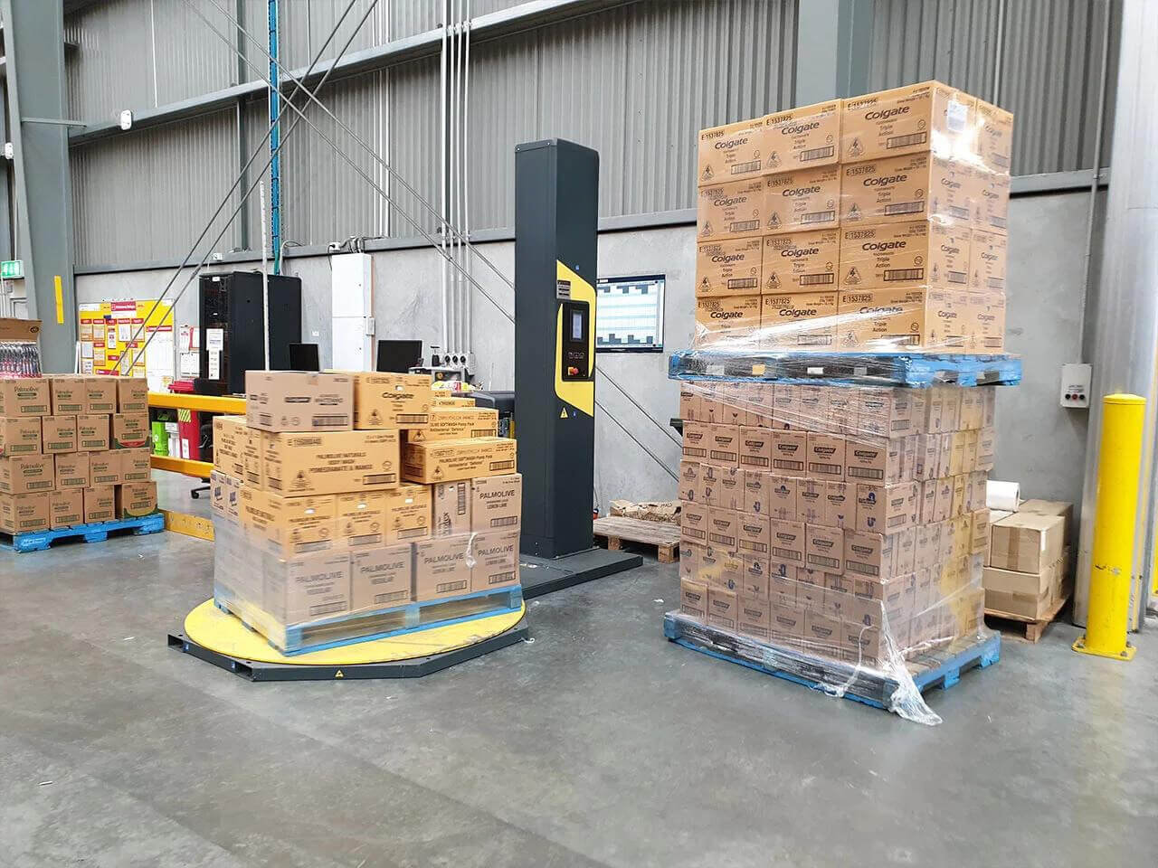 Máy quấn màng co thùng carton