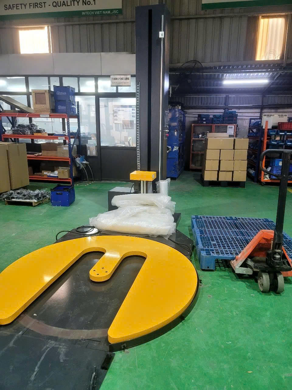 Bàn xoay quấn màng PE: Lợi ích và cách vận hành